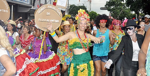 Venda de churrasquinhos no espeto e bebidas em garrafas de vidro proibidas no Bando Anunciador