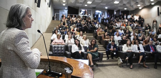 Democracia-nao-existe-onde-ha-violencia-contra-a-mulher-diz-ministra-Carmen-Lucia