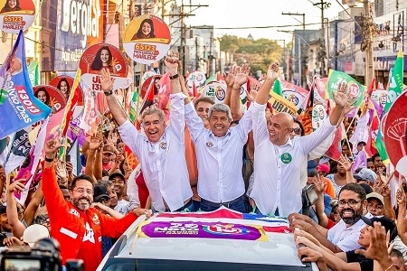 “Rua e pesquisa confirmam o povo quer mudança em Feira”, afirma Jerônimo, em caminhada com Zé Neto e Sandro Nazireu