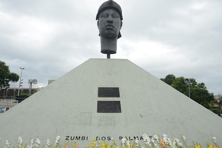 Monumento-em-homenagem-a-Zumbi-dos-Palmares-no-Rio-de-Janeiro