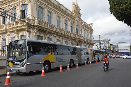 Prefeitura-de-Feira-de-Santana-implanta-Expresso-Universitario-com-onibus-articulados