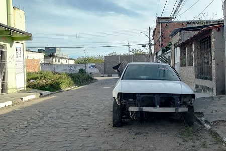 Veículos abandonados nas ruas de Feira de Santana serão recolhidos