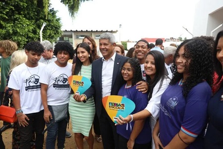 “Estamos investindo na educação para transformar a realidade dos nossos jovens”, afirma governador